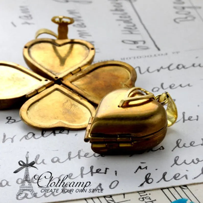 2pcs Victorian Raw Brass Folding Heart Locket Charms Pendants/open into a clover / holding 4 photos(LOCK-75)