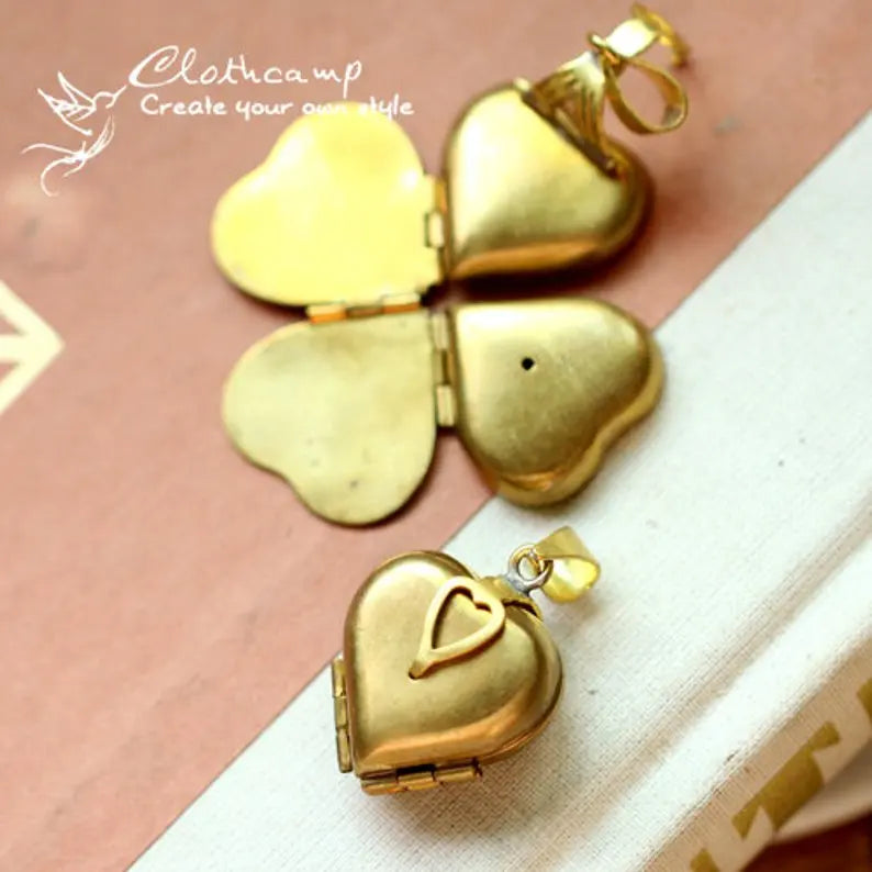 2pcs Victorian Raw Brass Folding Heart Locket Charms Pendants/open into a clover / holding 4 photos(LOCK-75)