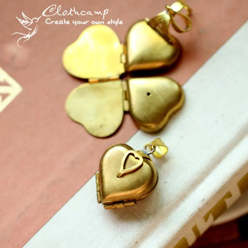 2pcs Victorian Raw Brass Folding Heart Locket Charms Pendants/open into a clover / holding 4 photos(LOCK-75)