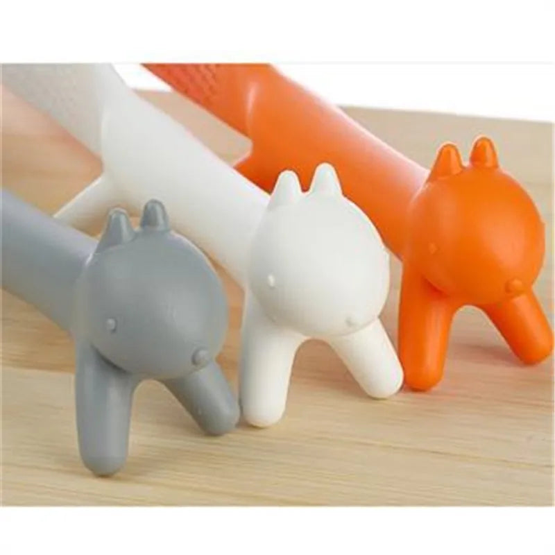 3 colors Lovely Kitchen Supplie Squirrel Shaped Ladle Non Stick Rice Paddle Meal Spoon Random Color