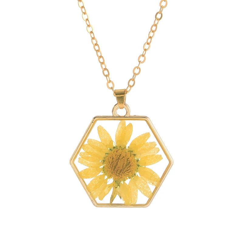 Plated Frame Fresh Real Dried Flower Resin Pendant Necklace Daisy Forget-Me-Not Blossm Petal Drop Dangle Necklace for Women Gift