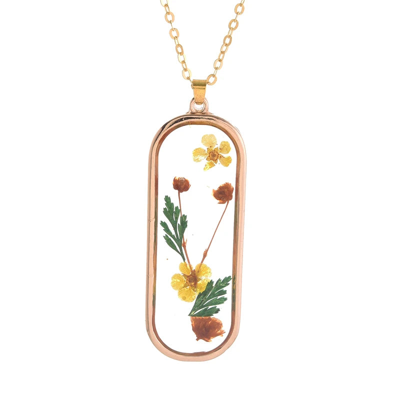 Plated Frame Fresh Real Dried Flower Resin Pendant Necklace Daisy Forget-Me-Not Blossm Petal Drop Dangle Necklace for Women Gift