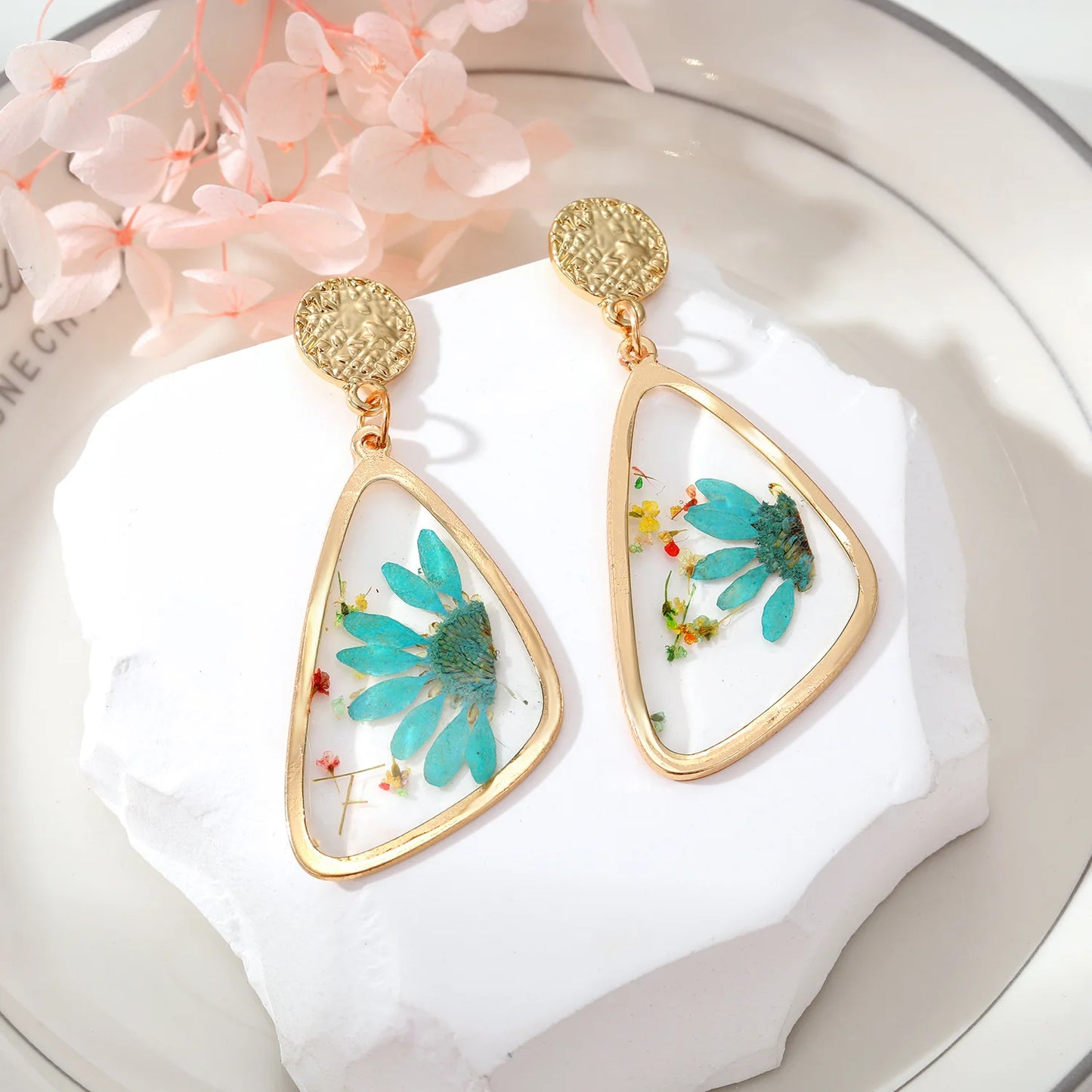 Unique Dried Flower Earrings Women Fashion Colorful Real Floral Earrings Creative Resin Epoxy Immortal Flower Earrings Jewelry