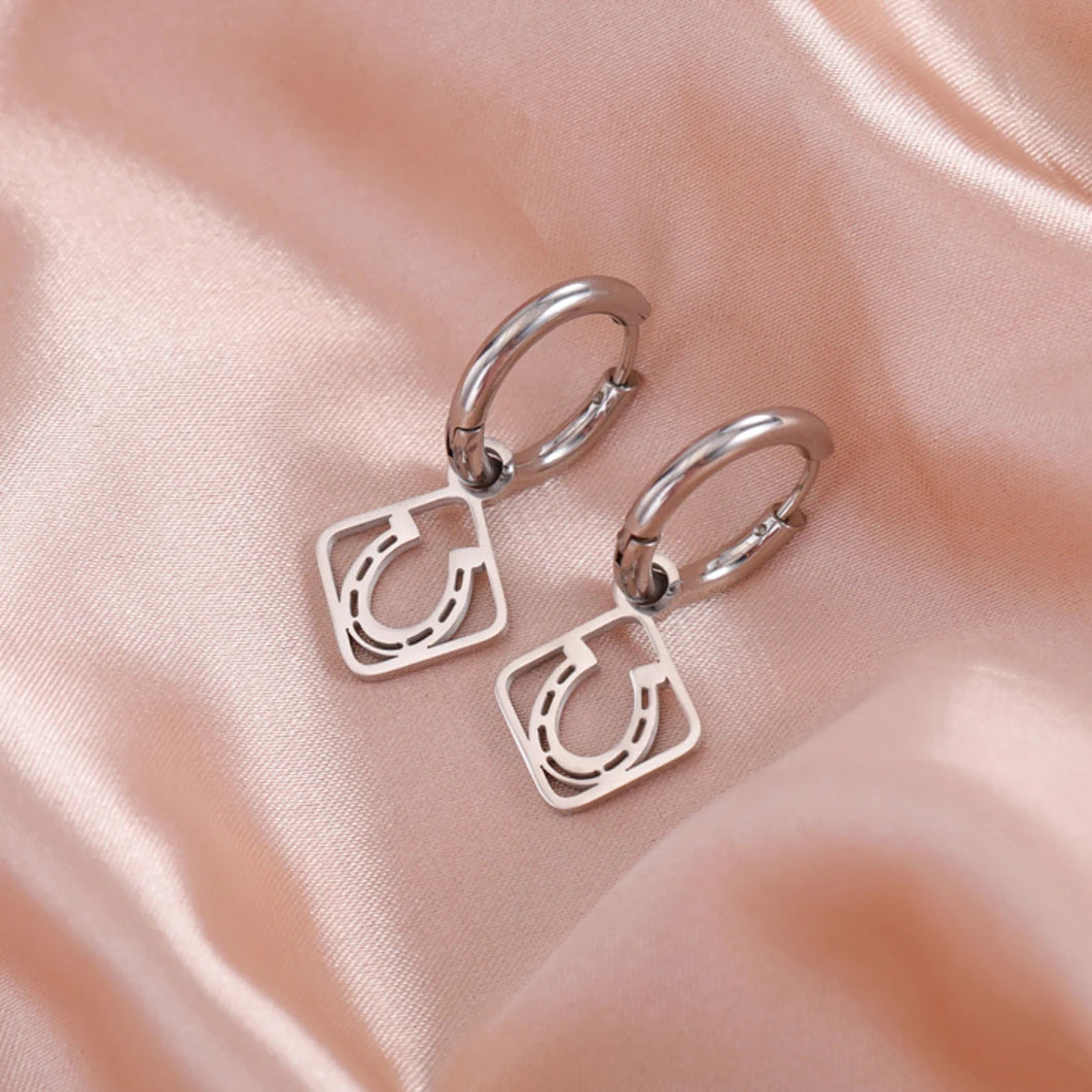 Unift Tiny Horseshoes Hoop Earrings for Women Stainless Steel Rhombus Earrings Fashion Sporty Cowboy Horse Girl Jewelry Gift