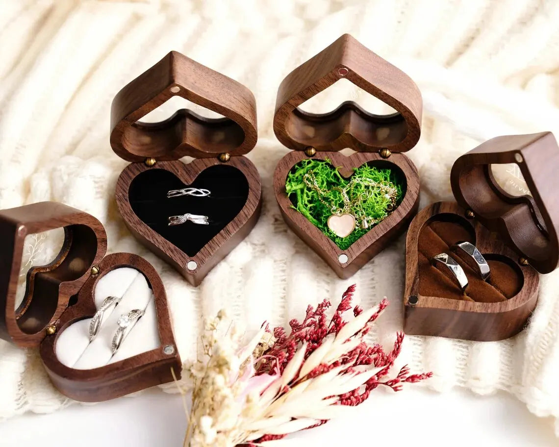 1PCS Free Engraving Custom Love Heart Shaped Walnut Wood Ring Box for Wedding Ceremony Jewelry Box Storage Proposal Wedding Gift