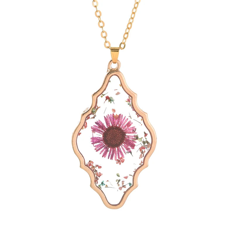 Plated Frame Fresh Real Dried Flower Resin Pendant Necklace Daisy Forget-Me-Not Blossm Petal Drop Dangle Necklace for Women Gift