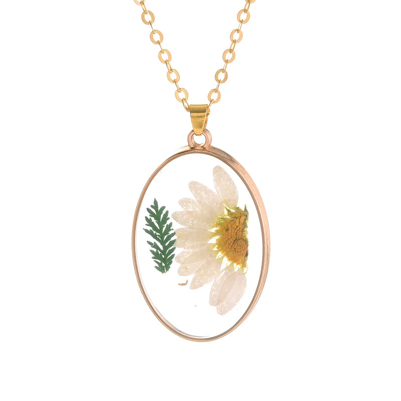 Plated Frame Fresh Real Dried Flower Resin Pendant Necklace Daisy Forget-Me-Not Blossm Petal Drop Dangle Necklace for Women Gift