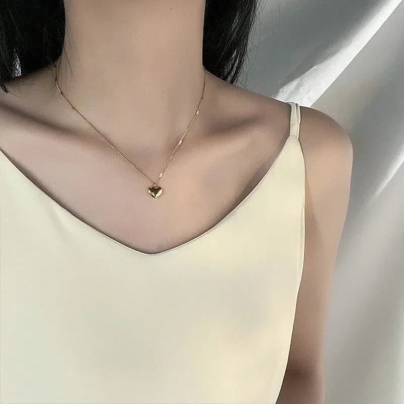 New Cross-border Couple Cavicle Chain Geometric Heart-shaped Light Luxury Temperament Simple Sweet Love Pendant Necklace Jewelry