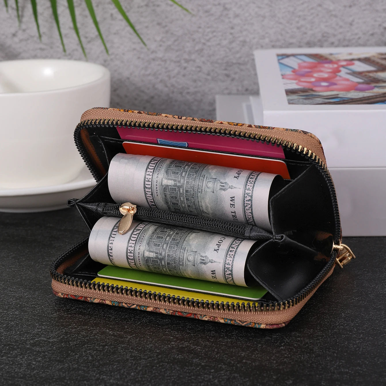 Fashionable Retro Short Wallet, Multifunctional And Versatile Card Holder, Ready To Go Out And Grab The Bag Together