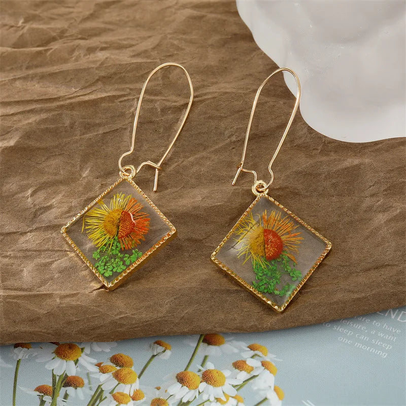 Unique Dried Flower Earrings Women Fashion Colorful Real Floral Earrings Creative Resin Epoxy Immortal Flower Earrings Jewelry