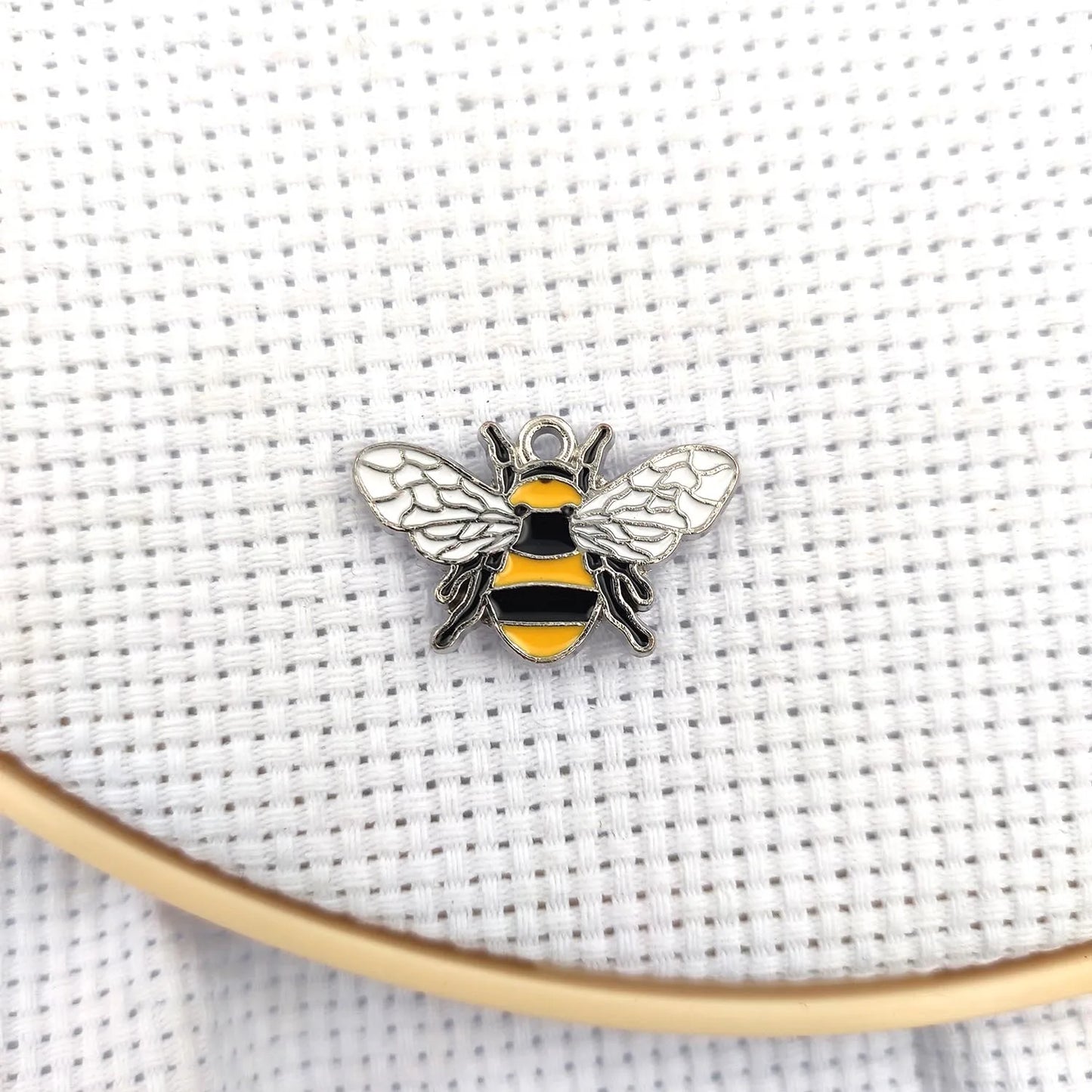 Magnetic Needle Minders Sewing Magnet Set of 2 Bees Needle Keeper Finder Embroidery Accessories Needle Nanny Holders Sew Gift