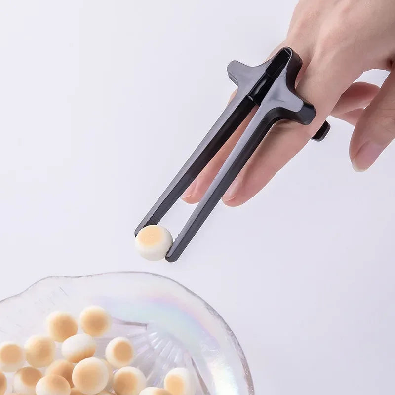 Play Games Finger Chopsticks Phone Accessory Kitchen Tool Lazy Assistant Clip Snacks Not Dirty Hand Free Hands Snack Chopsticks