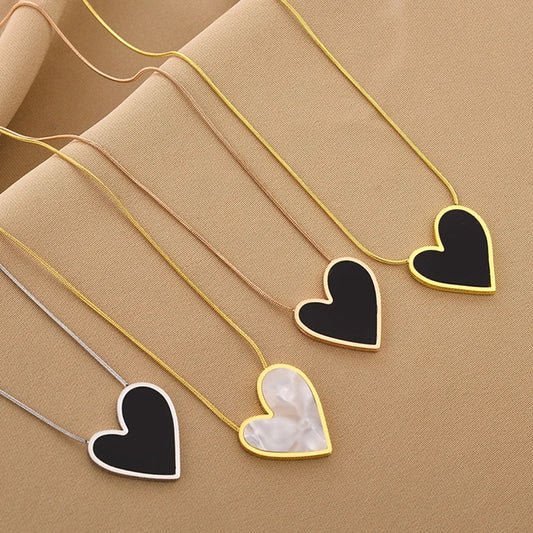 Do Not Fade White Black Shell Heart Stainless Steel Pendant Necklace for Women Luxury Korean Fashion Aesthetic Chains Necklaces